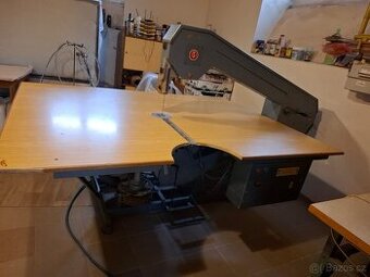 Řezací stroj na molitan a textil PRAGODĚV 1100