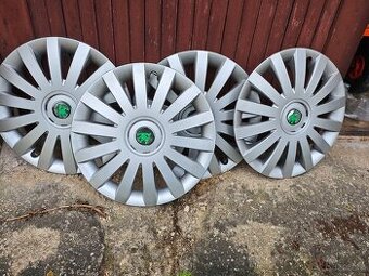 4xpoklice na 15" s logem Škoda ( neoriginální)
