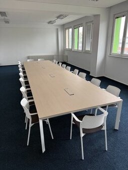 Jednací stůl 640 cm + 20 židlí