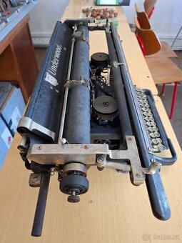 Starožitný psací stroj Underwood