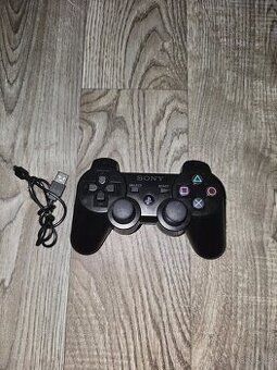 DualShock 3 je třetí generace herního ovladače pro konzoli P