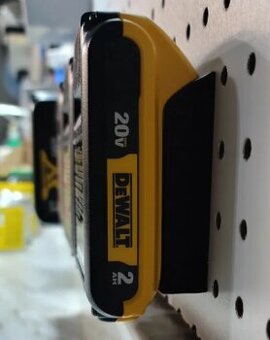 Držáky na baterky 20-18v – dewalt kompatibilní sleva 20%