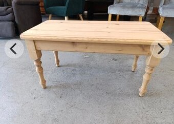 Nový borovicový masivní stůl.