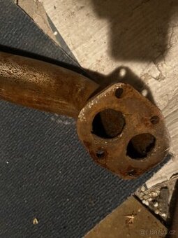 První díl výfuku Fiat 125P