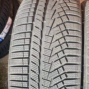 Nove Zimni pneu 235/35 R19 91W XL Sailun