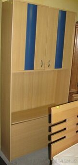 Skříň s peřiňákem