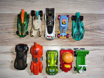 Sada 10 autíček Hot Wheels Mattel