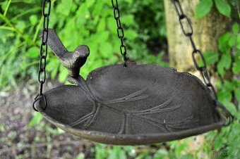 Litinové pítko LIST S PTÁČKEM - 1