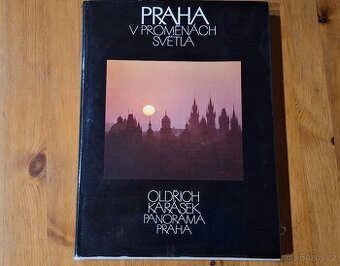 Kniha Praha v proměnách světla