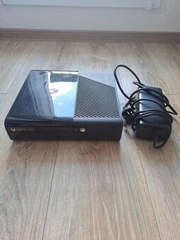 XBOX 360 + kinect + 2 ovladače