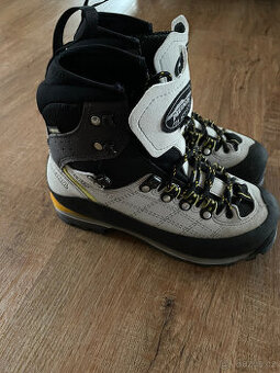 Prodám dámské pohorky zn. Meindl