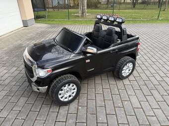 Dětské elektrické auto Toyota