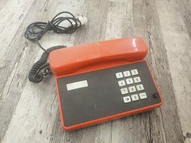 Stare telefony se sluchatky