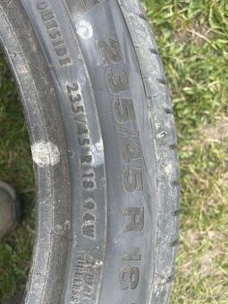 235/45 R18 Continental