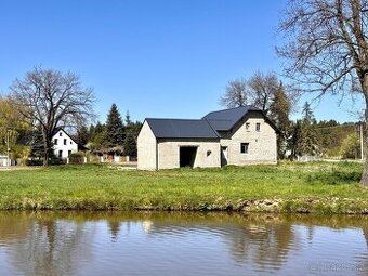 Dvougenerační RD (2 x 4+kk) užitná plocha  280 m2 , zahrada 