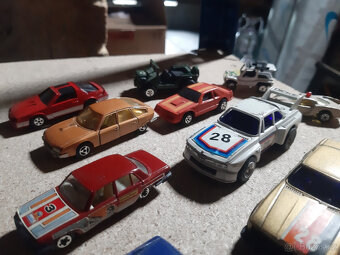 Modely aut, různé typy, velikosti, formule atd. motorky