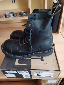 bboty STEEL - 8 dírkové - 114/113 black