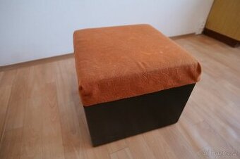 Taburet s úložným prostorem za odvoz