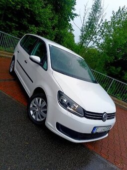 VW Touran 1.6Tdi 66kw 10/2013, servis Porsche