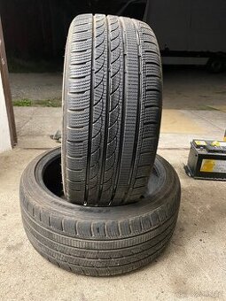 225/40 R18 92V Tracmax 2x6mm dot3621 zimní