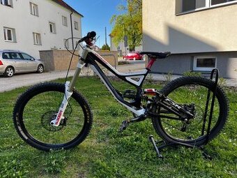 Sjezdove kolo specialized demo 8 - 1