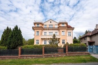 Prodej vily 500m2, pozemek 2048 m2, ulice Legií, Říčany