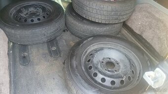 Prodám celou sadu kol zimní pneumatiky 205/65 16c