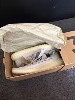 adidas Yeezy 350 V2 CMPCT