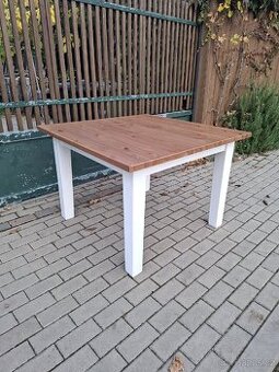 Starší jídelní stůl 105x105cm