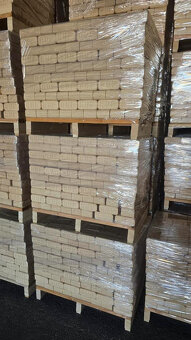 Brikety 5,10Kč / kg a palivové dřevo