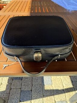 Kufříkový psací stroj CONSUL včetně záručního listu