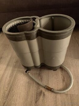 Myčka sklenic do dřezu