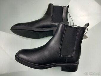 Dámské nadkotníkové boty C&A