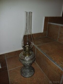 Starozitna petrolejova lampa