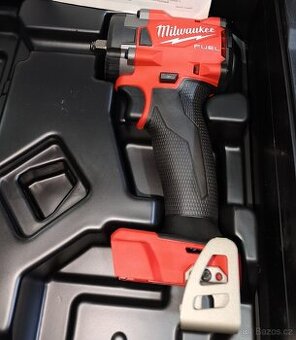 Milwaukee M18 FIW2F38-0X Rázový utahovák + HD Box