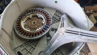 Elektromotor zapojený na větrnou elektrárnu