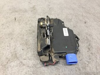 ŠKODA FABIA 2 07-10 - PRAVÝ PŘEDNÍ ZÁMEK DVEŘÍ CENTRÁL 8.PIN