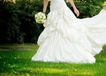 Svatební šaty