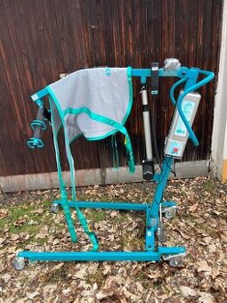 Zvedák pro nemohoucí s plachtou