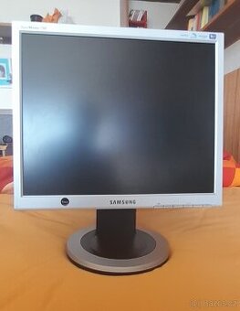 LCD MONITOR SAMSUNG MODEL SyncMaster 710T D,