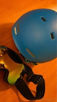 Prodám dětskou lyžařskou helmu s brýlemi - 1