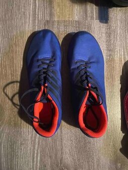 Sálovky Kipsta (vel. 42) - modro-oranžové