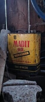 Stará plechovka od oleje Madit oil