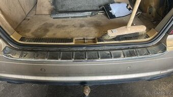 Chromová lišta na nárazníku Mercedes w251