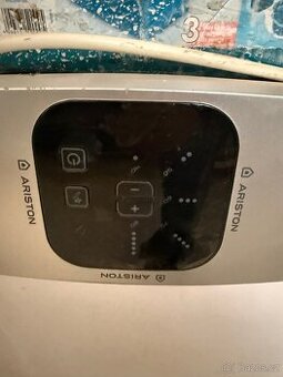 elektrický bojler značky Ariston.