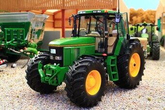 TRAKTOR JOHN DEERE 7700 MĚŘÍTKO 1:32
