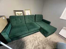 zelený gauč