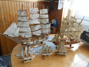 Dřevěné modely lodí 13cm - 49cm,zaprášené,některé mají vady,