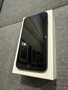 Iphone SE 2020 128gb černý | pěkný stav