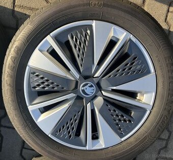 Škoda Karoq 7x17 5x112 ET45 pneu 215/55 R17 94V
